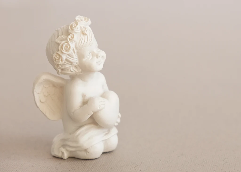 figurita de cupido